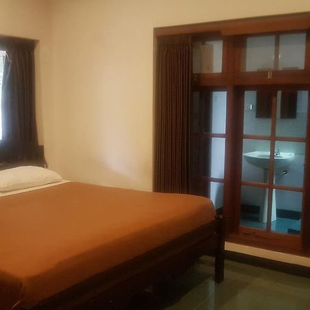 Krowi Inn Sorabaya Extérieur photo