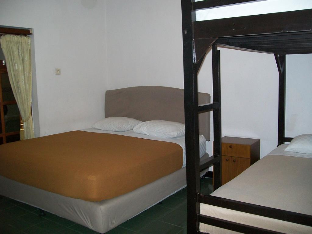 Krowi Inn Sorabaya Chambre photo