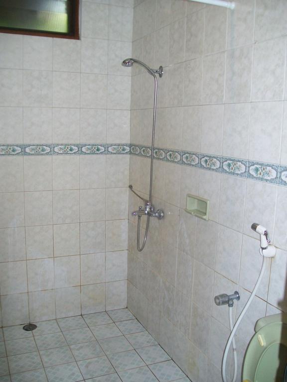 Krowi Inn Sorabaya Chambre photo