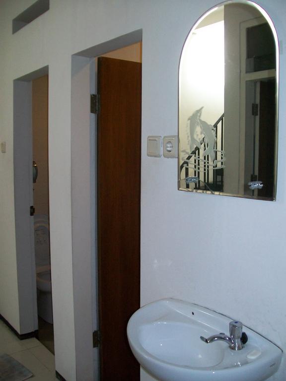 Krowi Inn Sorabaya Chambre photo