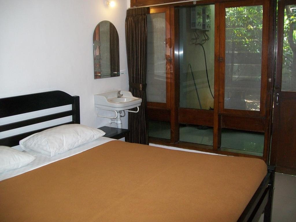 Krowi Inn Sorabaya Chambre photo