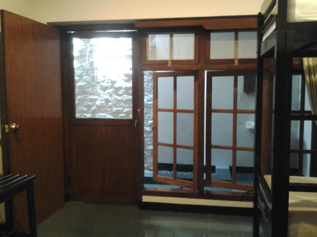 Krowi Inn Sorabaya Chambre photo