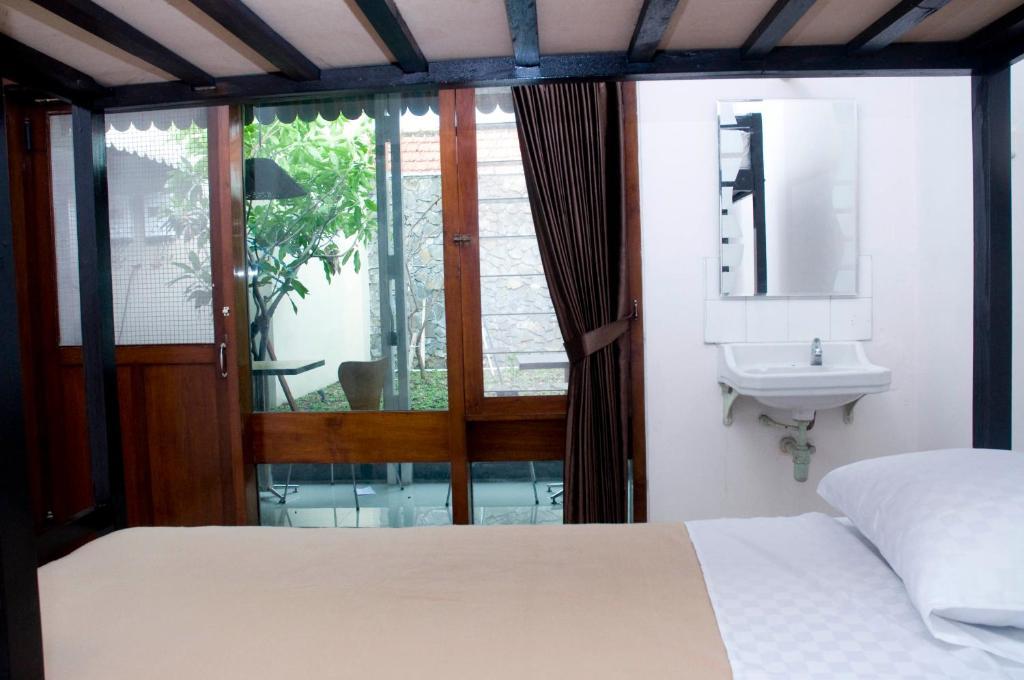 Krowi Inn Sorabaya Chambre photo