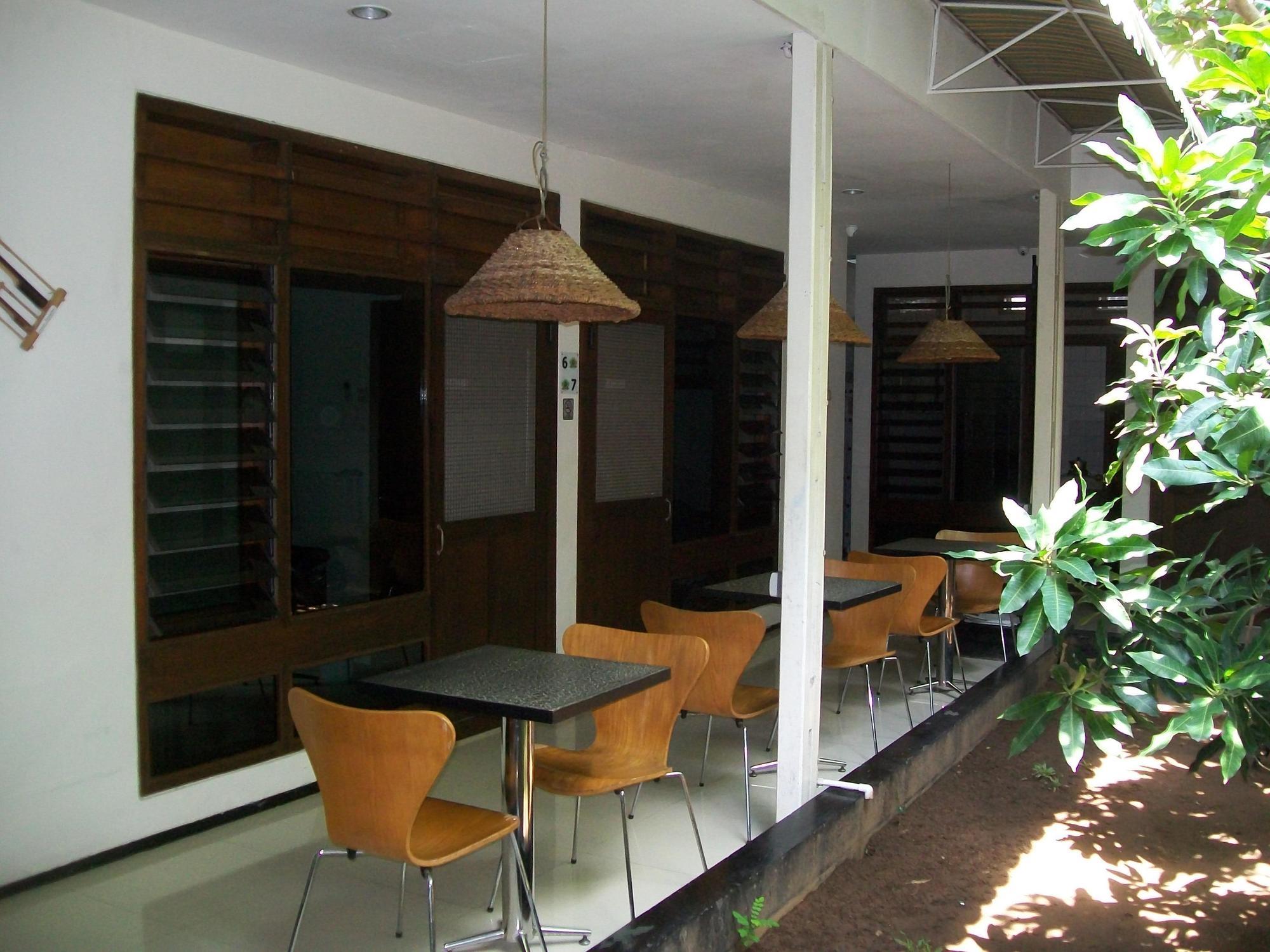 Krowi Inn Sorabaya Extérieur photo