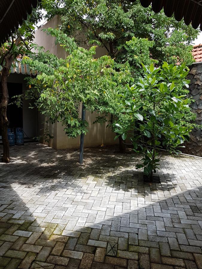 Krowi Inn Sorabaya Extérieur photo