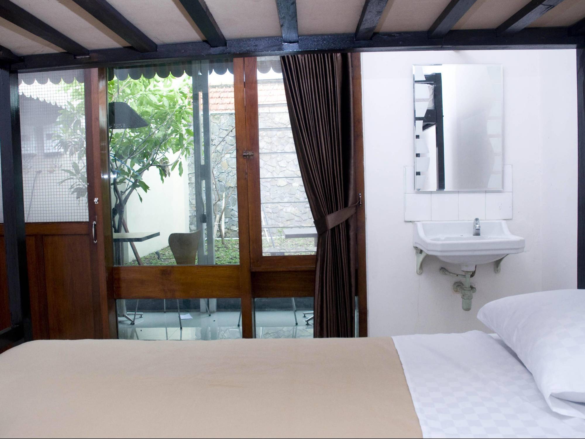 Krowi Inn Sorabaya Extérieur photo